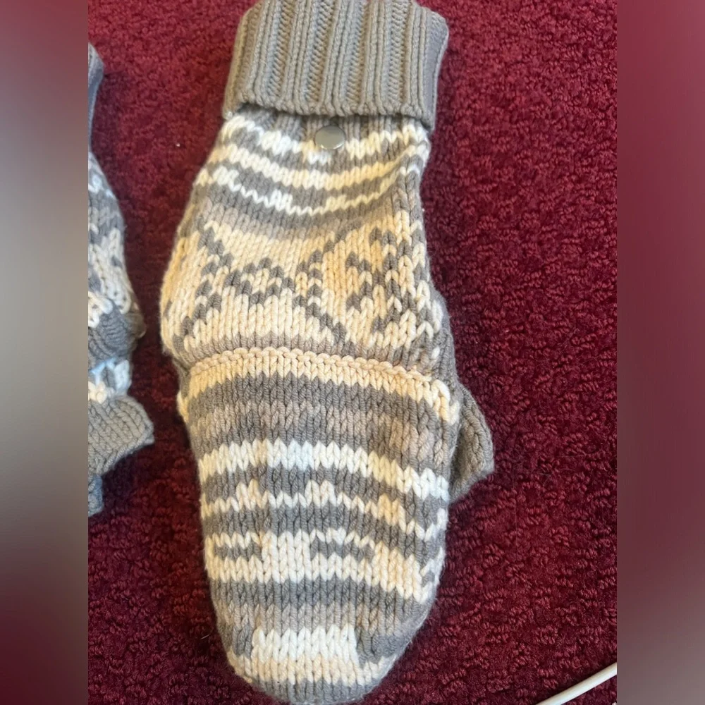 RACHEL RACHEL ROY gloves NWOT FINGERLESS GLOVES/MITTENS  GRAY AND WHITE